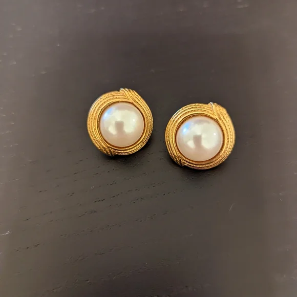 Earings - Picture 1 of 2